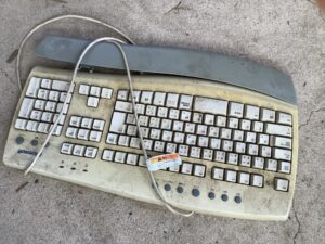 佐用郡佐用町で引き取り回収から処分までしたパソコンキーボード
